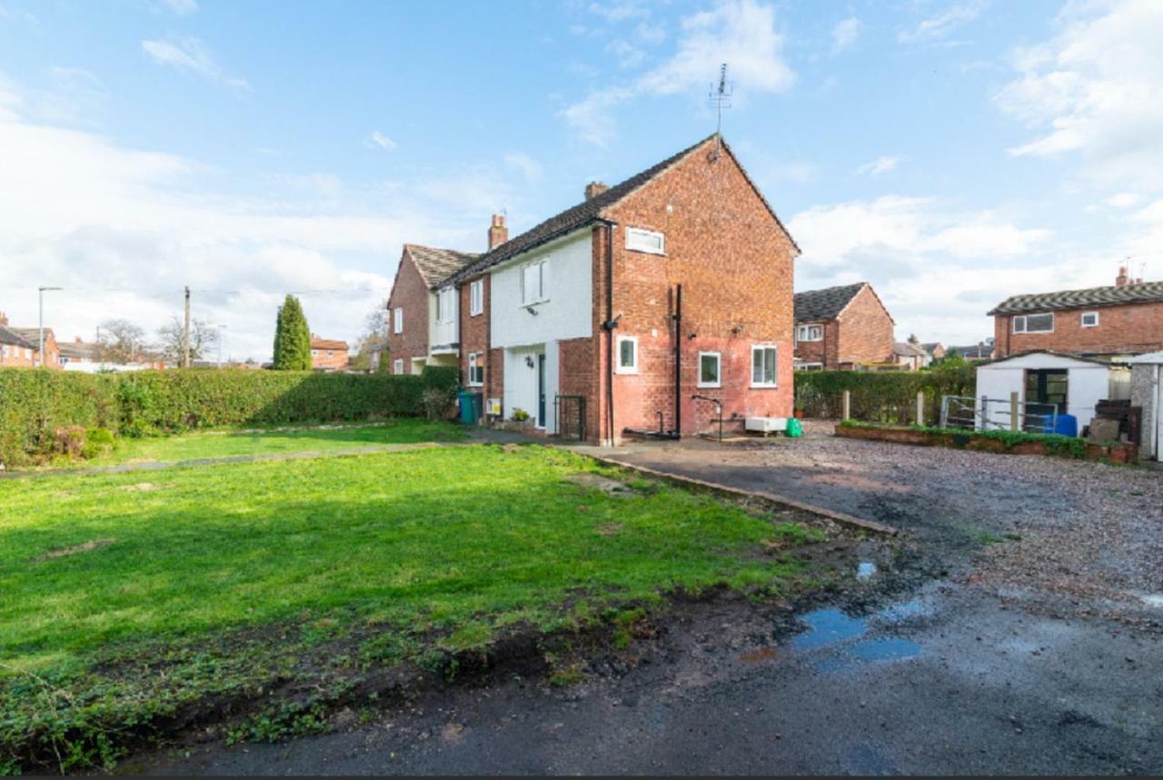 Beautiful 6 Bedroom Holiday Home, Manchester Уидъншоо Екстериор снимка